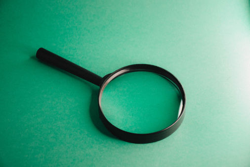 Image magnifying glass
